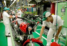 Produção de motos cai em outubro de 2015