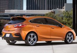 Novo Cruze Hatch deve chegar ao Brasil em 2017
