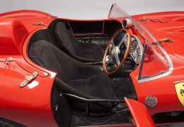 Ferrari é vendida por €32 milhões em Paris