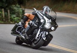 Indian Roadmaster chega com motor 1.8
