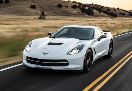 Novo Corvette pode ter motor central traseiro