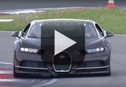 CEO da Bugatti aparece dirigindo Chiron a mais de 300 km/h