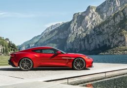 Aston Martin Vanquish 2018 pode apresentar motor V12 com 800 cv