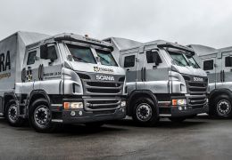 Scania começa a vender caminhões semipesados 8X2 blindados