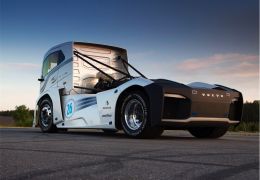 Volvo apresenta o The Iron Knight, o caminhão pesado mais rápido do mundo