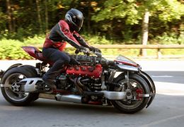 Lazareth: a moto com motor Maserati