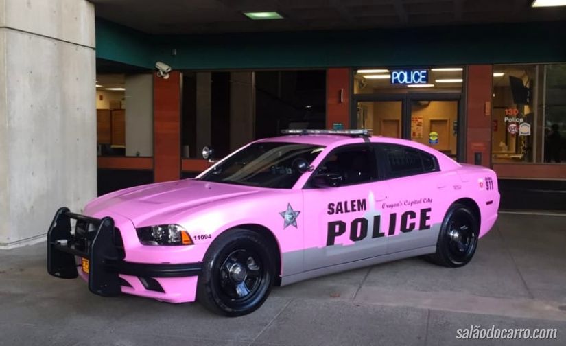 Carros cor de rosa tomam as ruas em Outubro Rosa