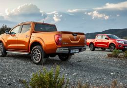 Nova Frontier? Nissan mantém em segredo o carro que será lançado no Salão do Automóvel