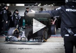 Campeão de MotoGP aparece testando carro de F1
