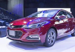 Cruze Hatch e Nissan Kicks SL sofrem reajustes de preço