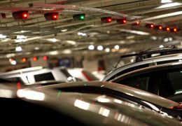 Dono perde BMW dentro de estacionamento por seis meses