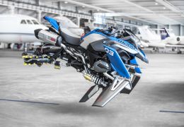 Lego cria moto voadora em parceria com a BMW