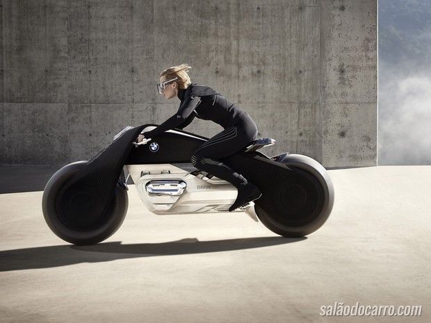 BMW apresenta moto que nunca cai