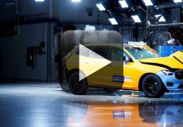 Volvo XC60 consegue bons resultados em testes de capotagens