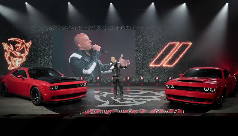 Dodge apresenta carro de arrancada para as ruas