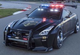 Nissan GT-R é transformado em viatura policial