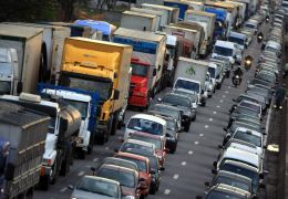 Dicas para dirigir direito e economizar