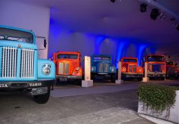 Scania comemora 60 anos de Brasil com exposição de dez modelos históricos na fábrica de São Bernardo do Campo