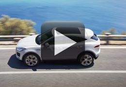 Jaguar apresenta E-Pace com manobra incrível