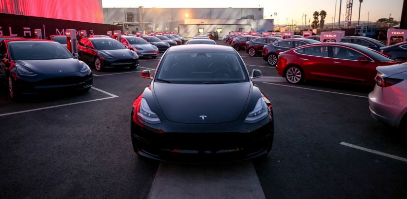 Tesla lança Model 3 e tenta ampliar seu público com carro mais “popular”