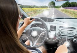 Pesquisas afirmam que carros inteligentes “desensinam” a dirigir