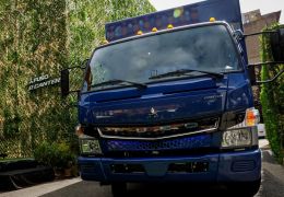 Daimler apresenta primeiros modelos de caminhões elétricos