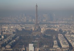 Paris define prazo para acabar com carros movidos a gasolina e diesel
