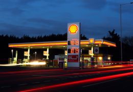 Shell anuncia compra de rede de recarga de carros elétricos