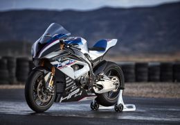 BMW vai lançar nova moto com 215 cavalos
