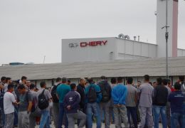 Funcionários da Chery decidem retomar trabalhos depois de um mês de greve