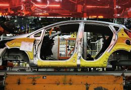 Produção de carros no Brasil cresce 42% em outubro