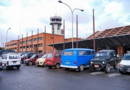 Homem encontra carro perdido em estacionamento 20 anos depois