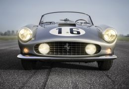 Ferrari 250 GT poderá ser vendida por R$ 54 milhões em leilão