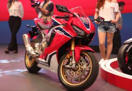 Honda abre período de pré-venda da CBR 1000 RR Fireblade 2017 no Brasil