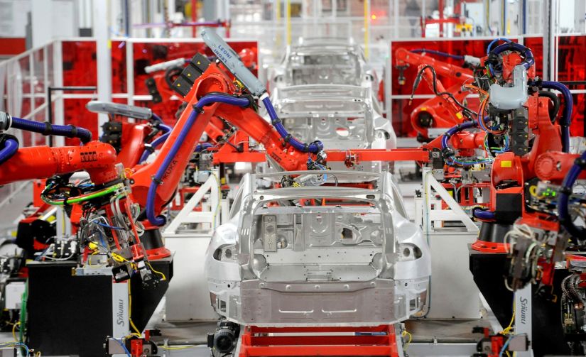 Funcionários afirmam que carros produzidos pela Tesla teriam sua qualidade prejudicada