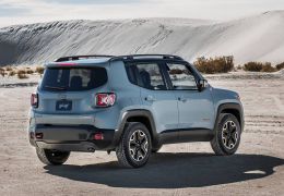 Jeep convoca Renegade por falha nas setas de direção