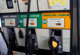 Gasolina volta a subir no Brasil e preço médio fica acima dos R$ 4 por litro