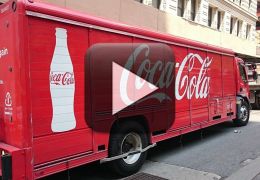 O que acontece quando você enche um tanque de carro com Coca-Cola?