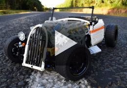 Oficina cria carrinho de LEGO que se locomove sozinho