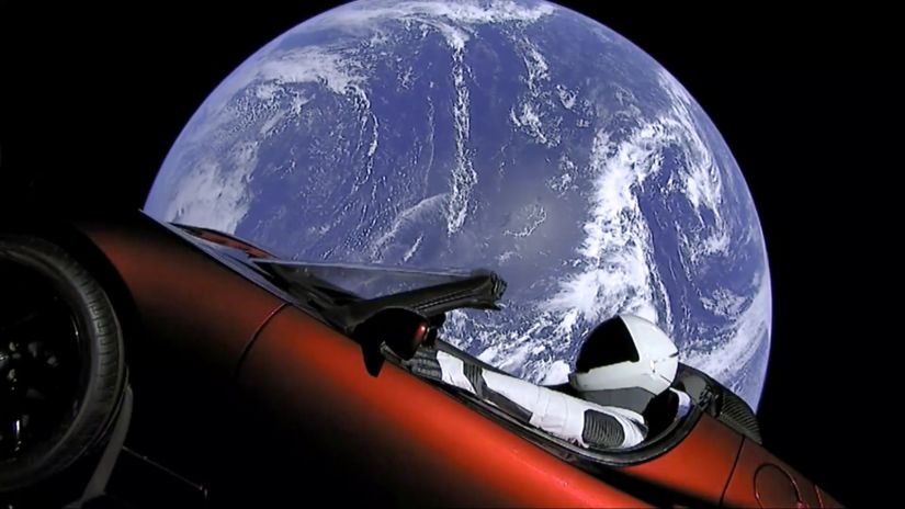 Carro da Tesla viaja para o espaço a bordo do foguete Falcon Heavy
