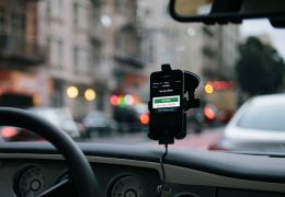 Lei que regulamenta o transporte por aplicativos nesta terça-feira