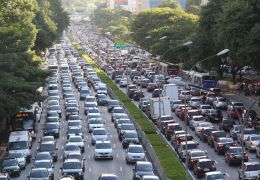 Frota de veículos volta a crescer no Brasil
