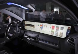 Salão de Pequim tem carro com “telão” de 49 polegadas
