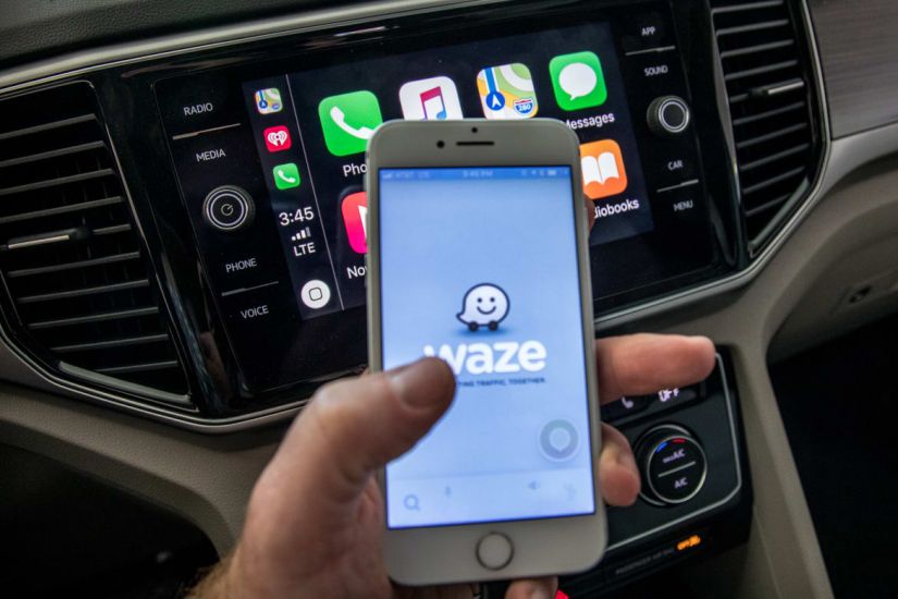 Sistema Carplay terá acesso a Waze e Google Maps