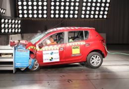 Sandero e Logan recebem apenas 1 estrela em teste de colisão