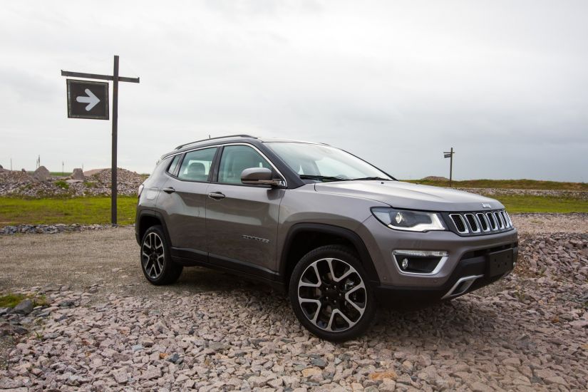 Jeep anuncia recall atingindo modelo de Compass e Renegade