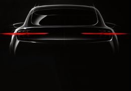 Ford apresenta SUV elétrico inspirado no Mustang