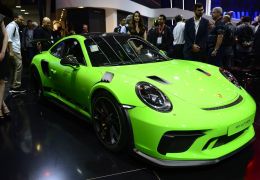 Porsche apresenta SUV Macan como principal destaque no Salão de SP