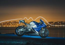 Moto elétrica de 202 cv será lançada em março