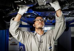 Ford vai testar óculos de realidade aumentada para conserto de carros